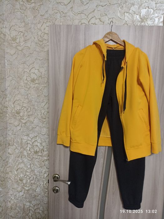 Костюм спортивний