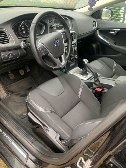 Volvo v40 D2 2015