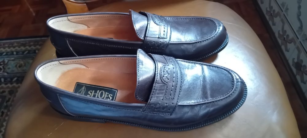 Sapatos  em pele , cor castanho