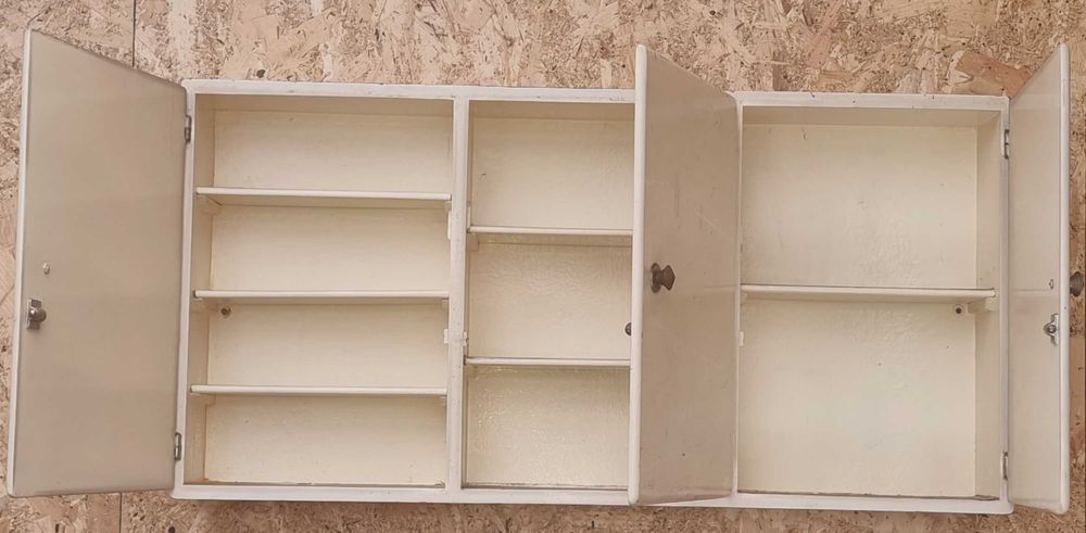 Armário de parede antigo (Louceiro)