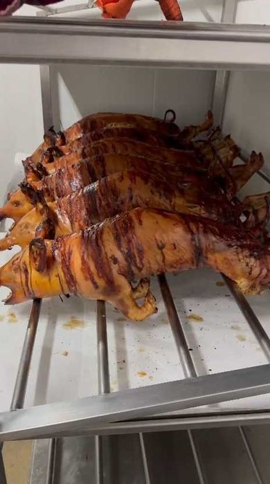 Leitão Assado em Forno a Lenha - Para entrega