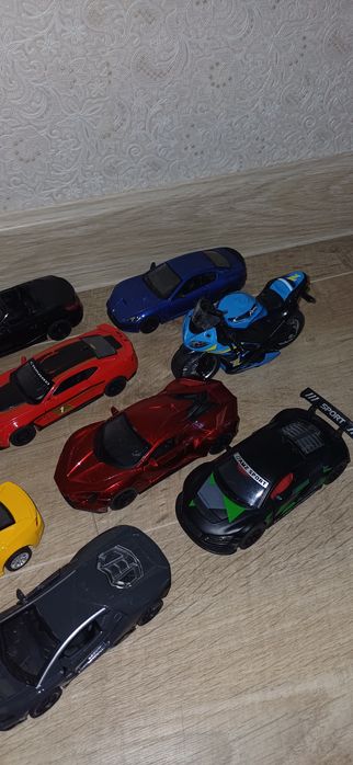 Металеві машинки