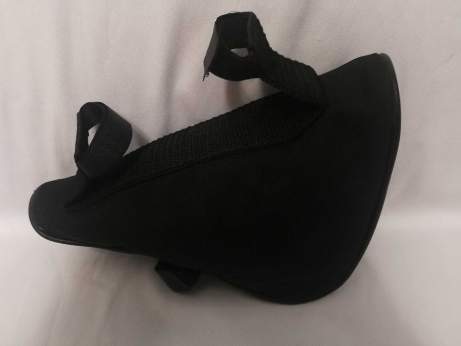 Sakwa rowerowa do roweru damskiego, kolor czarny.