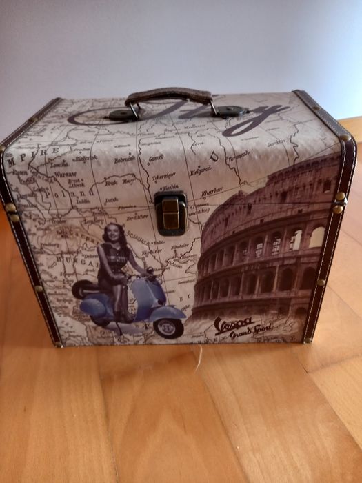 Vendo..2 Malas de Decoração