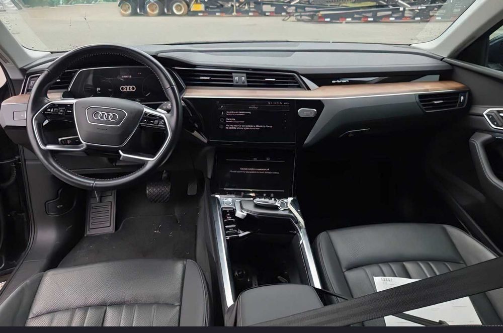 Audi E-Tron      2019