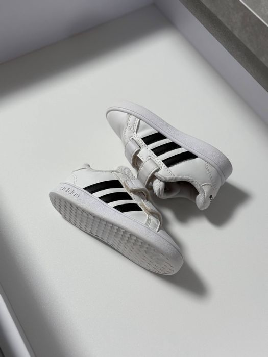 Кросівки Adidas 22 розмір