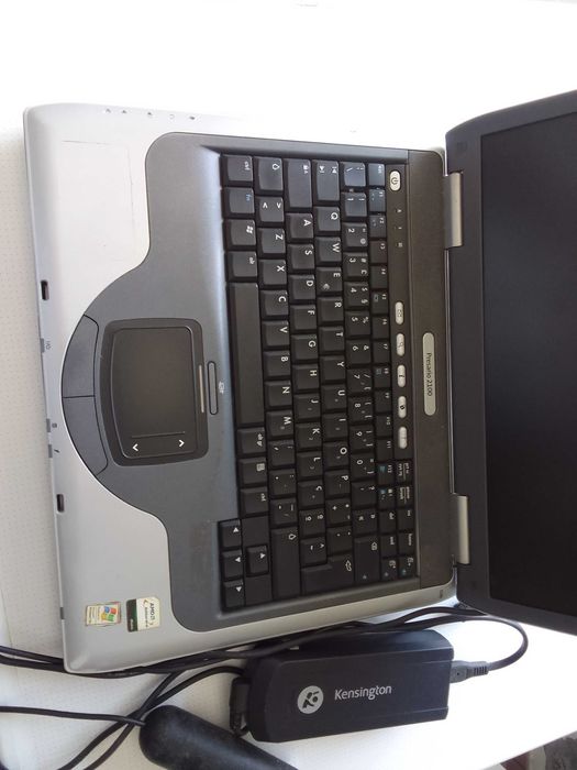 Compaq Presario 2100 Laptop + Digital Microscope64550439429121123