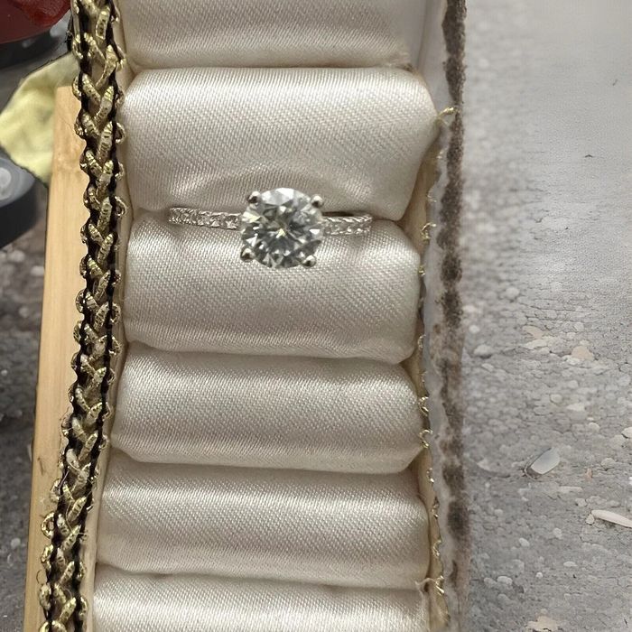 Гарна стильна каблучка