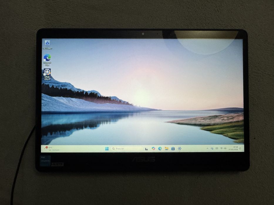 Asus ExpertCenter E1 AiO all in one  1600 touch