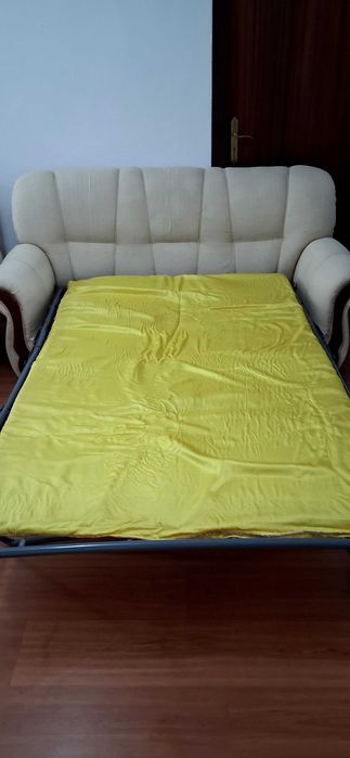 Conjunto de 3 sofás em bom estado (2 cadeirões e 1 sofá-cama