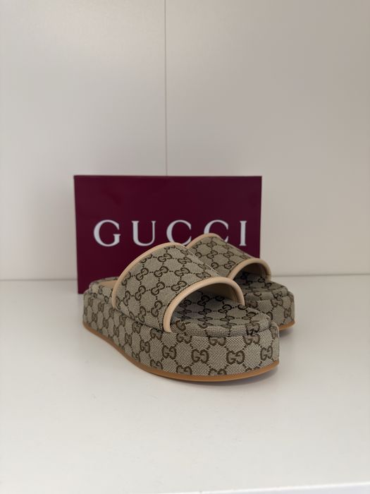 Klapki Gucci GG Monogram – styl i wygoda | 40