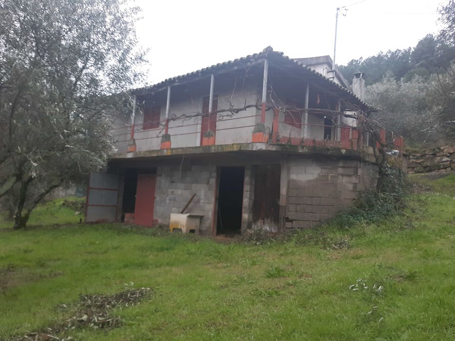 Casa aldeia para restauro
