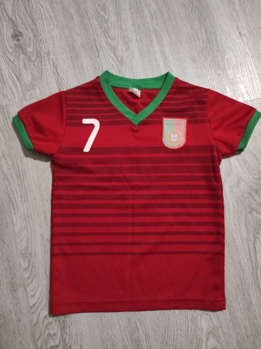 Футбольні форми, футболки, шорти