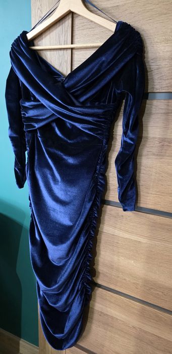 Lipsy Bardot dopasowana sukienka w kolano