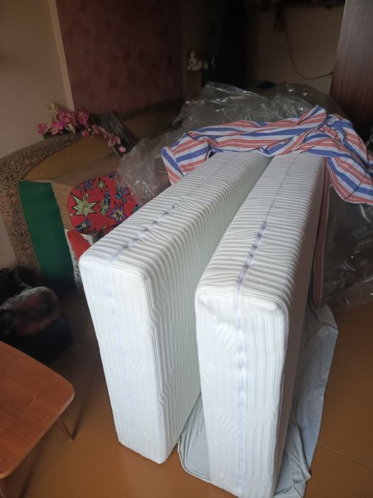 Materace 90/200- 2 sztuki  średnio twardy