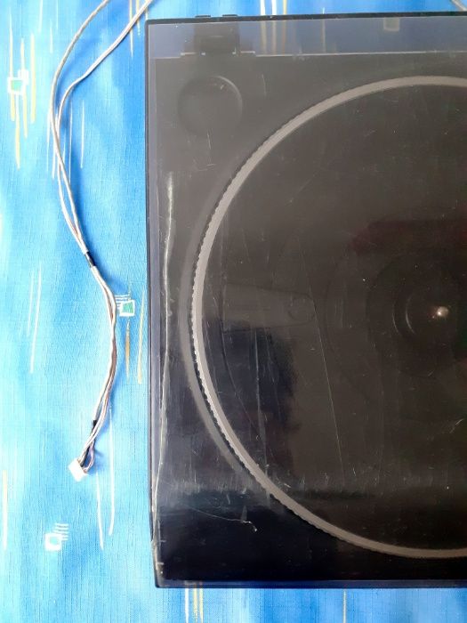 gramofon HITACHI HT - 300