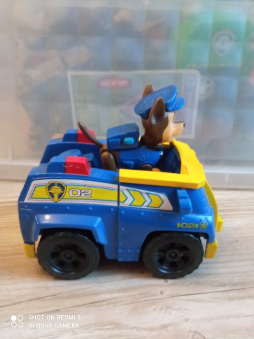 Samochód Chese z figurka spin master