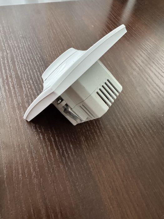 Ściemniacz uniwersalny przyciskowo-obrotowy