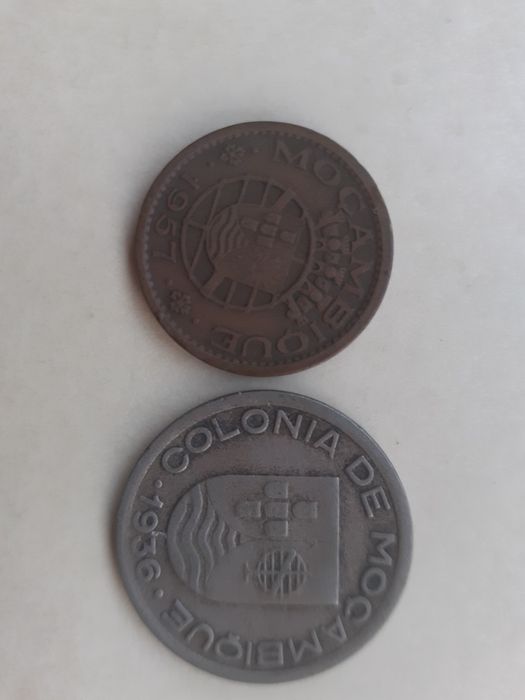 Lote de moedas antigas - Moçambique