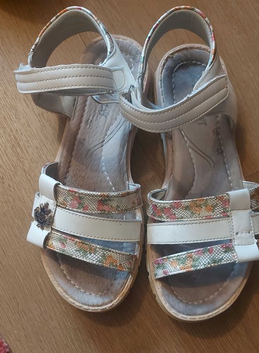 Босоніжки на дівчинку 36 р