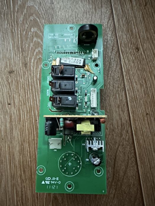 Модуль управління для мікрохвильової печі.