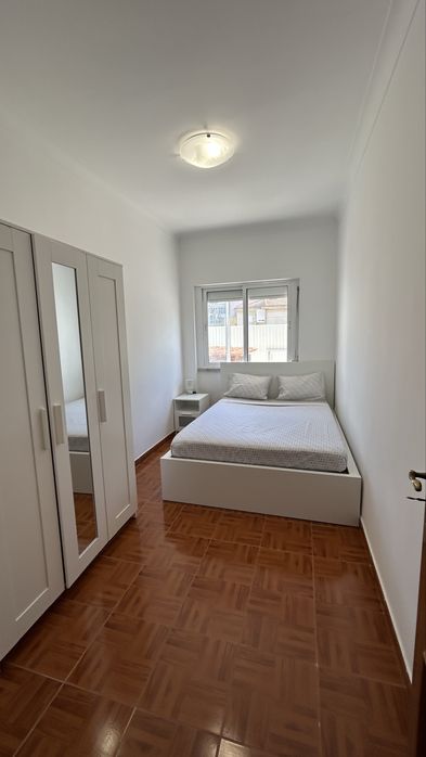 Quarto para arrendar, Amora