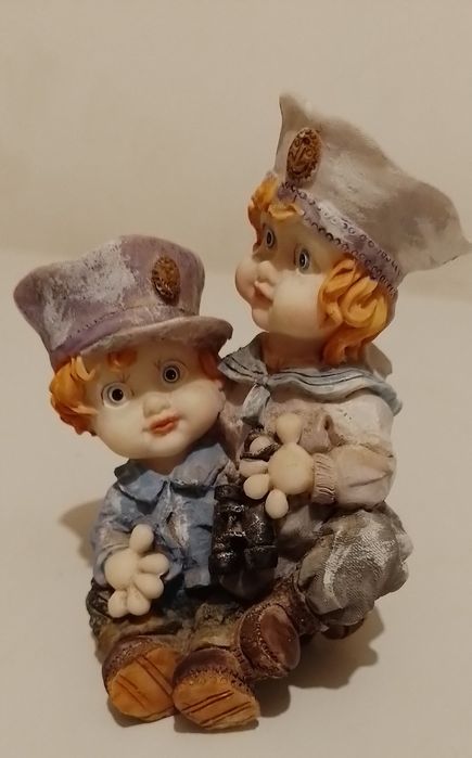 Conjunto bonitos artigos inclui um járro vidro e estanho  pra decoraçã