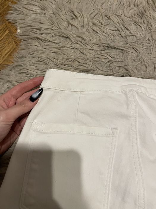 Białe spodnie jeansowe skinny