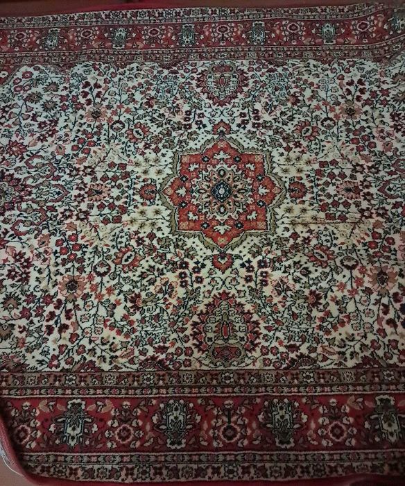 Продам килим 2 *3 б/у