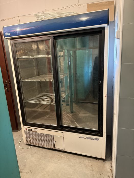 Холодильний шкаф компанії COLD моделі SW 1200 SW 1400