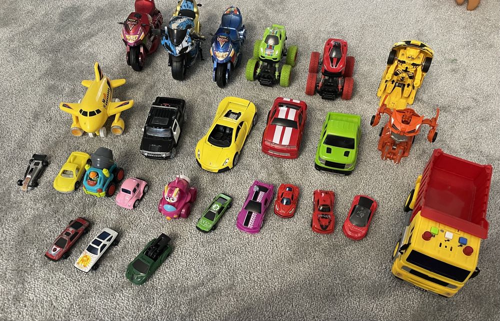 Игрушечные машинки, мотоциклы, самолеты, трансформеры