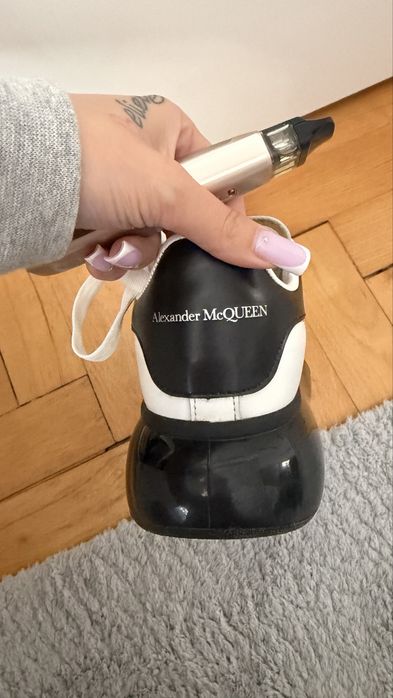 Alexander Mcqueen 23,5