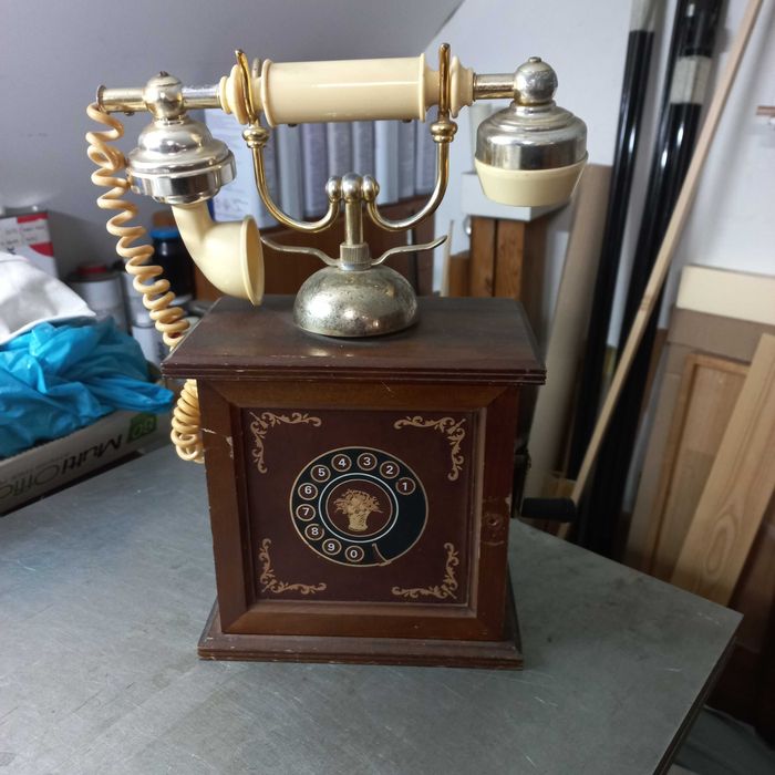 Caixa em madeira com auscultador