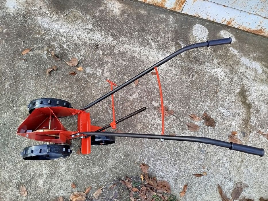 Продам сівалку для цибулі та часнику