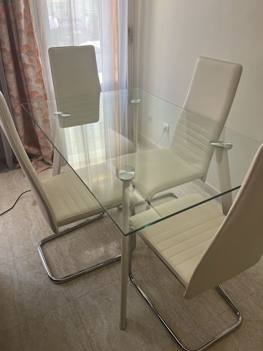 Conjunto mesa + 4 cadeiras
