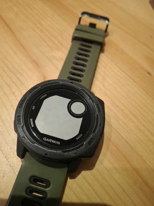 Garmin  Instinct