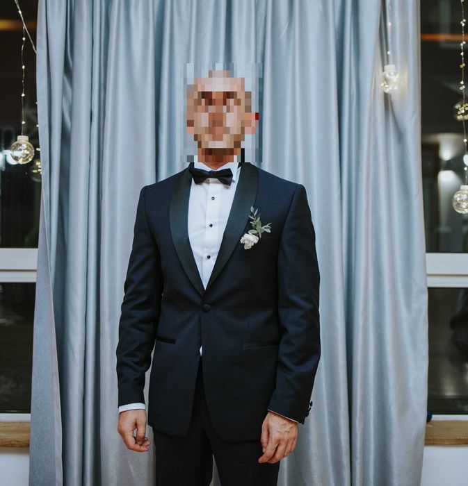 Smoking ślubny Calivar Pako Lorente wraz z koszulą i muchą