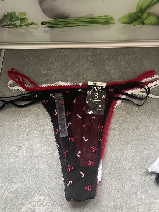 Majtki stringi nowe z metką