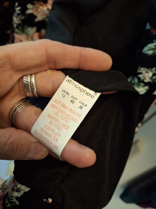 Czarna w kwiaty marynarka narzutka płaszczyk