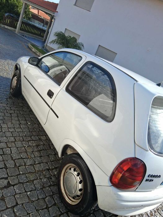Opel corsa B bem estimado