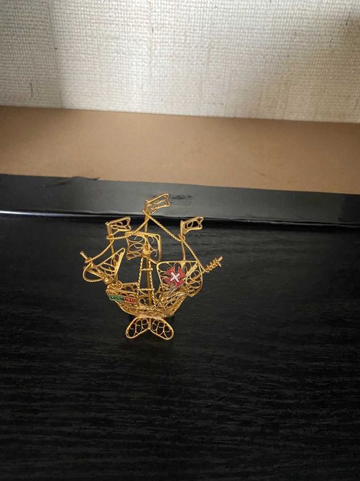 barquinho dourado antigo