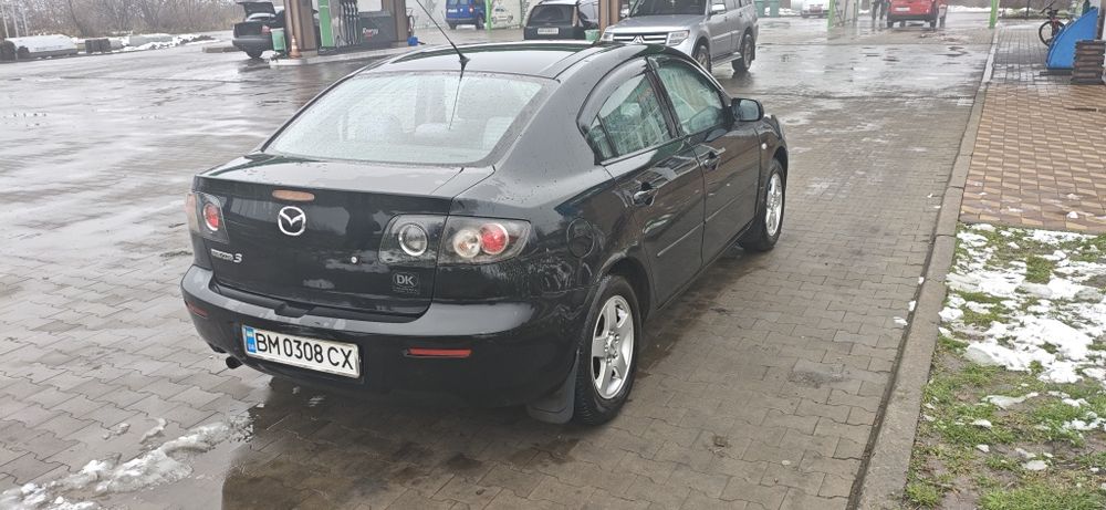 Мазда 3 седан чорний