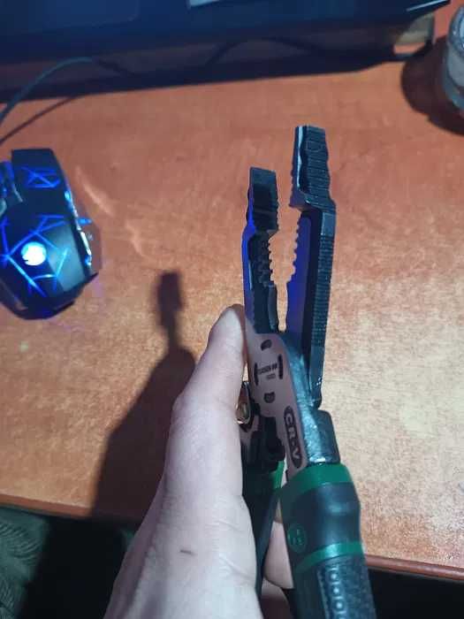 Profesjonalne szczypce kombinerki wielofunkcyjne dla elektryków