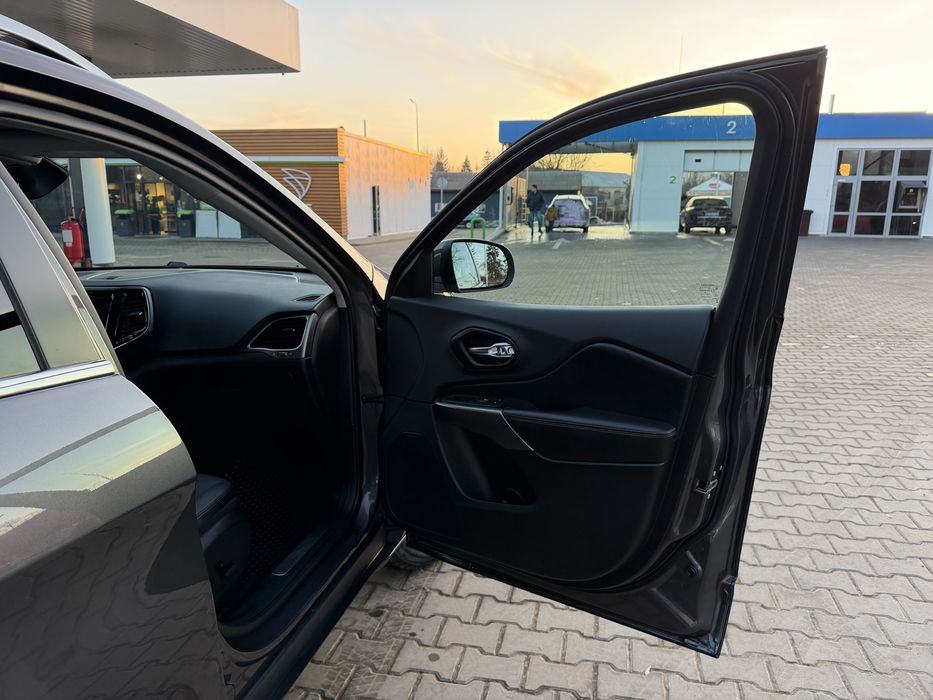 Jeep Cherokee Limited AWD 3.2 бензин 2020 р.в