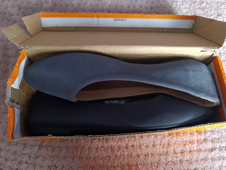 Buty. Stan bardzo dobry. Widać lekkie ślady użytkowania na podeszwie.