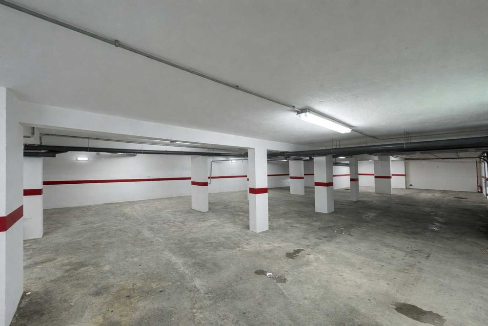 Lugar de estacionamento para carro e/ou mota