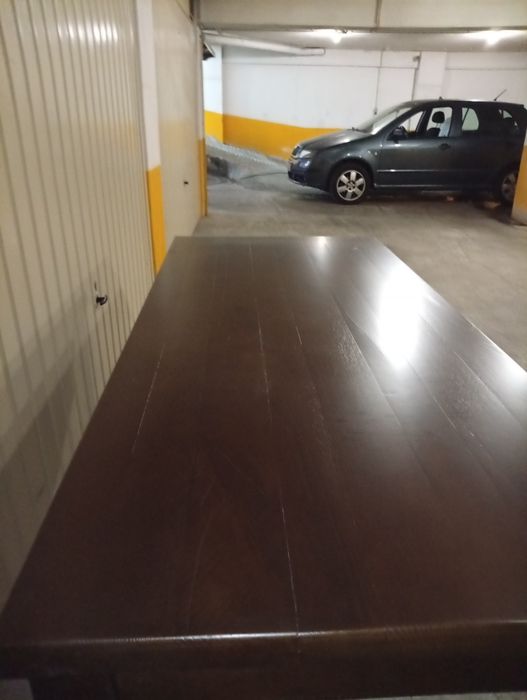 Mesa em madeira maciça