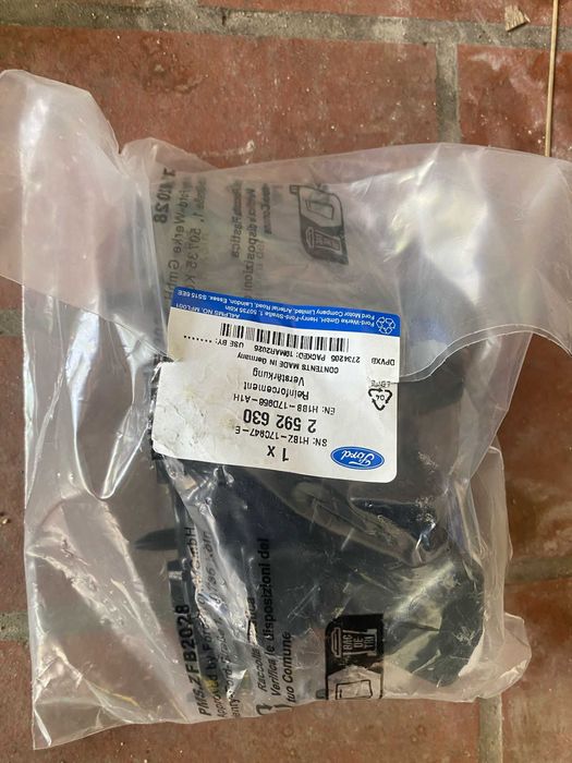 Ślizg zderzaka prawy  przód Ford Fiesta MK8 17-