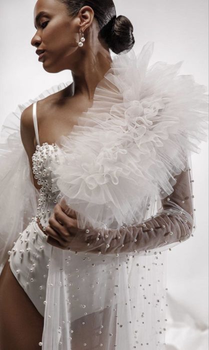 Ранок нареченої. Будуарні халати Linni Caro.