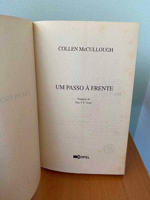 Um Passo à Frente - Colleen McCullough